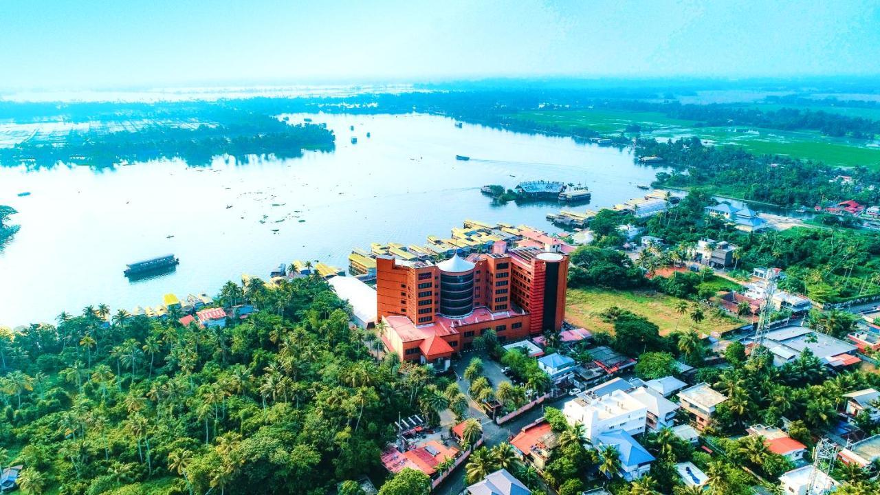 Ramada By Wyndham Alleppey Alappuzha Dış mekan fotoğraf