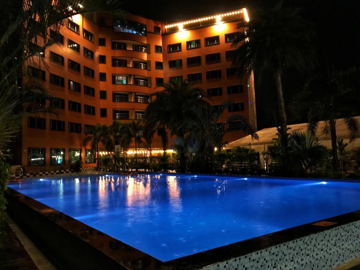 Ramada By Wyndham Alleppey Alappuzha Dış mekan fotoğraf