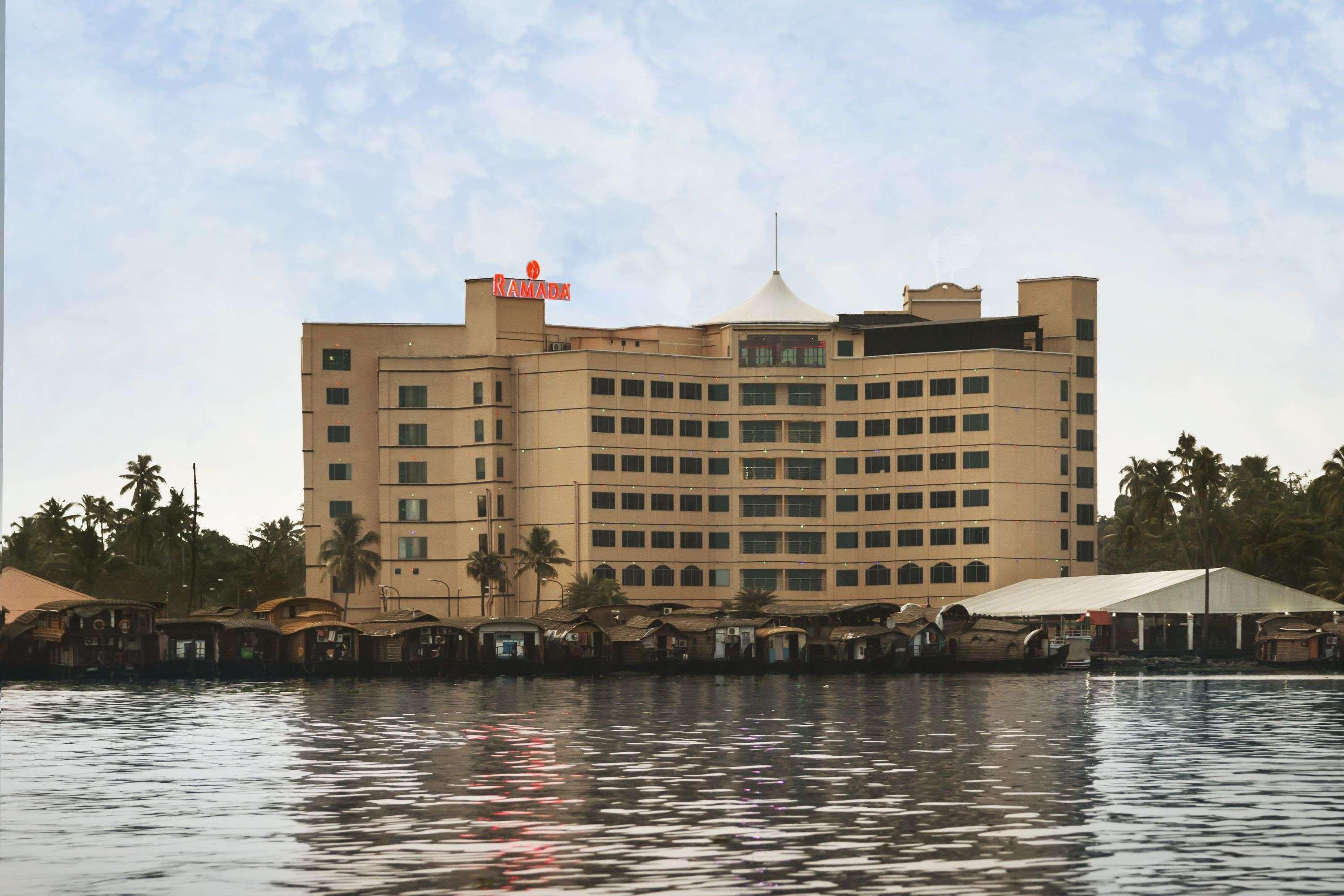 Ramada By Wyndham Alleppey Alappuzha Dış mekan fotoğraf