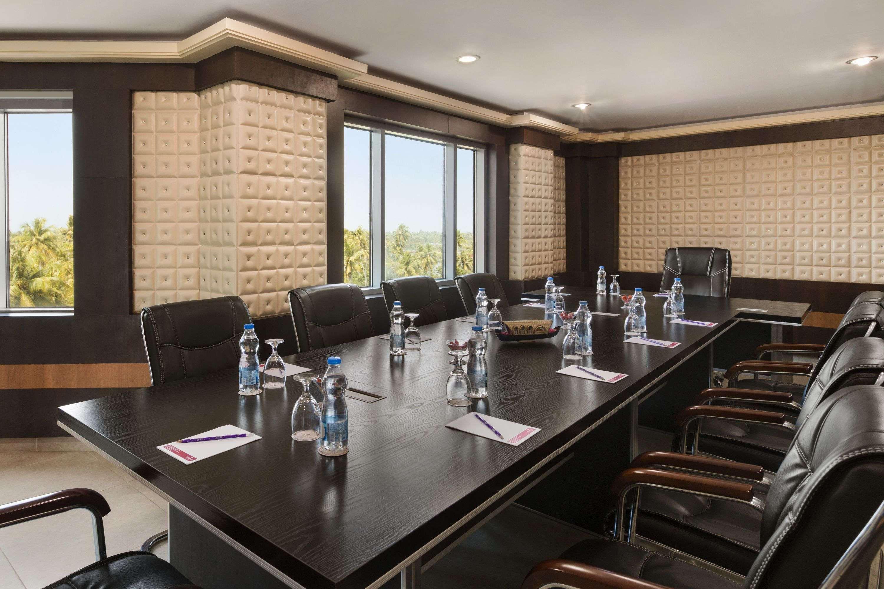 Ramada By Wyndham Alleppey Alappuzha Dış mekan fotoğraf