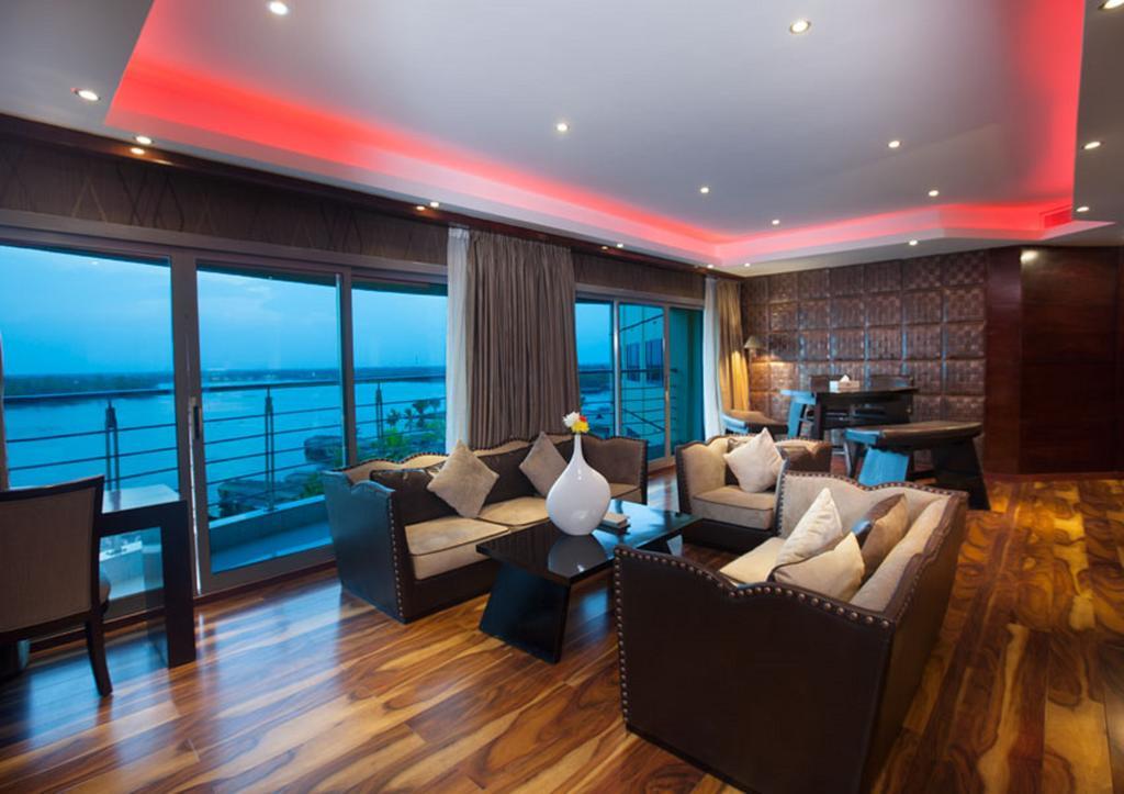Ramada By Wyndham Alleppey Alappuzha Dış mekan fotoğraf