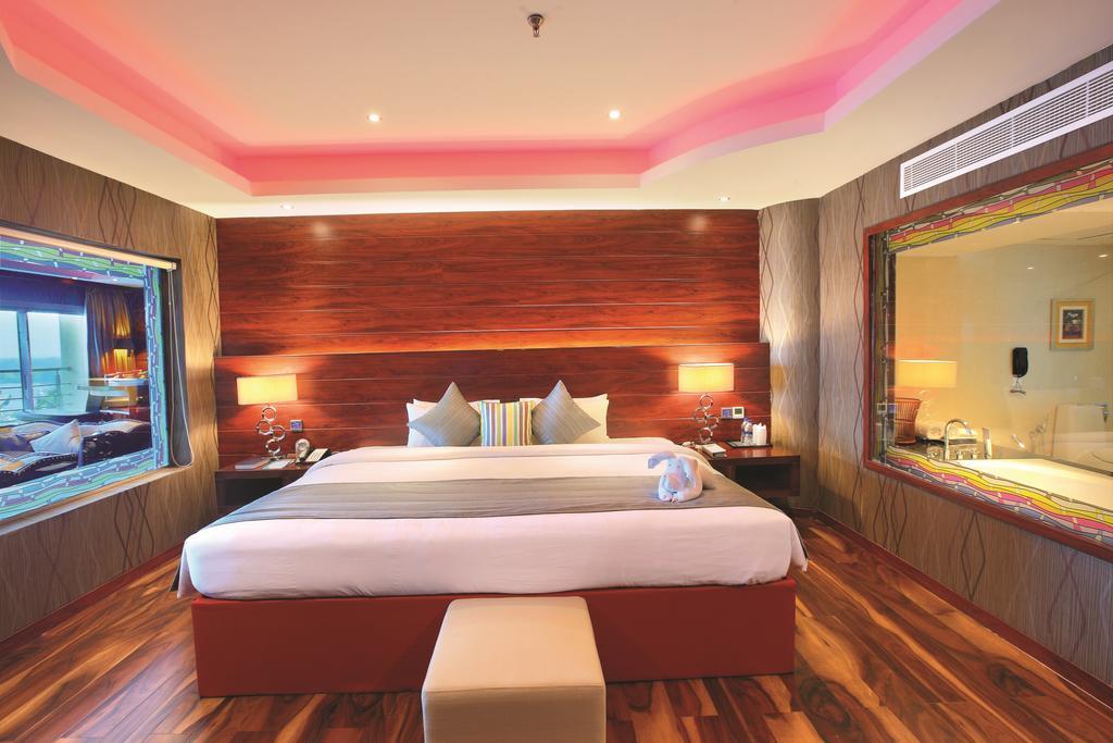 Ramada By Wyndham Alleppey Alappuzha Dış mekan fotoğraf