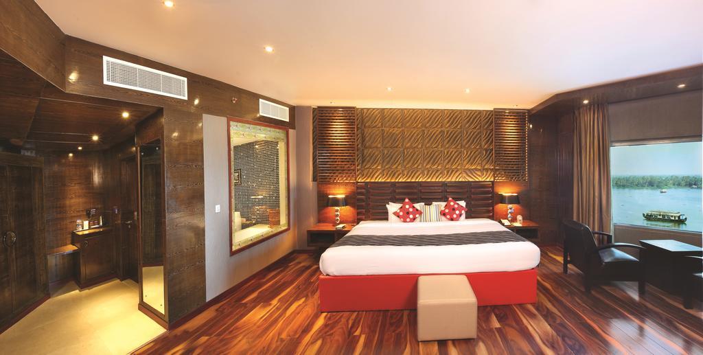 Ramada By Wyndham Alleppey Alappuzha Dış mekan fotoğraf