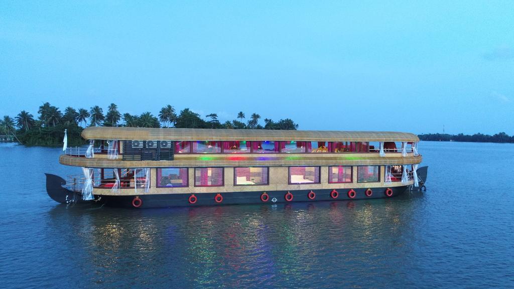 Ramada By Wyndham Alleppey Alappuzha Dış mekan fotoğraf